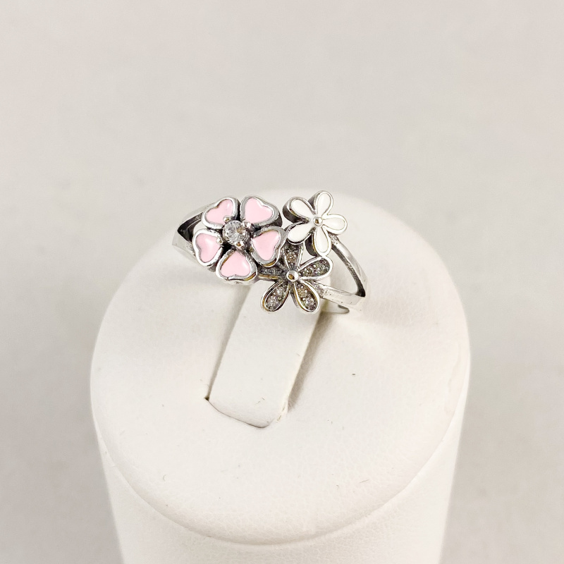 Stříbrný prsten s kytičkami 